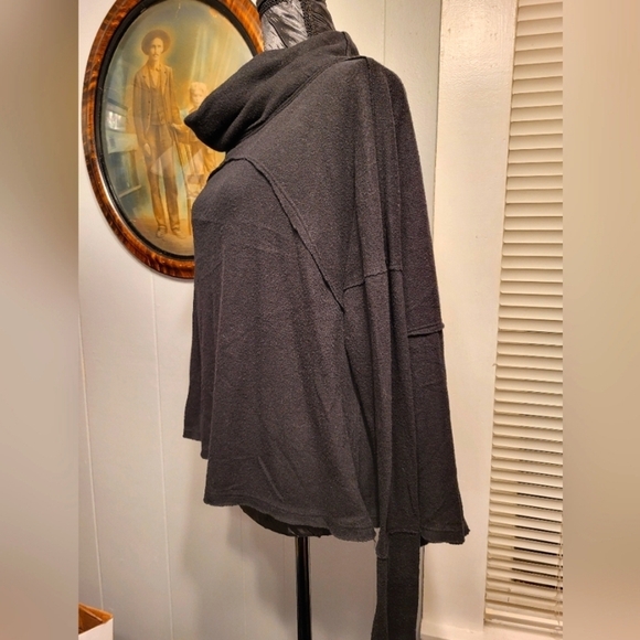 We The Free Women's black oversized Cowl neck Top Small - Picture 9 of 12